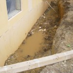 Regenwasser versickert hier nur langsam, bindiger Boden = am Keller anstehendes, drückendes Wasser! Regenwasser versickert hier nur langsam, bindiger Boden = am Keller anstehendes, drückendes Wasser!