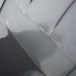 Das Blechdach ist dagegen fast perfekt, kleinere Fehler wie verkehrt umgeschlagene Fälze und unnötige Dichtmassen... Das Blechdach ist dagegen fast perfekt, kleinere Fehler wie verkehrt umgeschlagene Fälze und unnötige Dichtmassen...